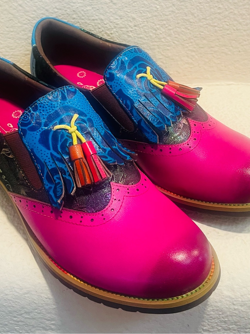 Women’s Smaibulun Fuchsia & Blue Tassel Loafers